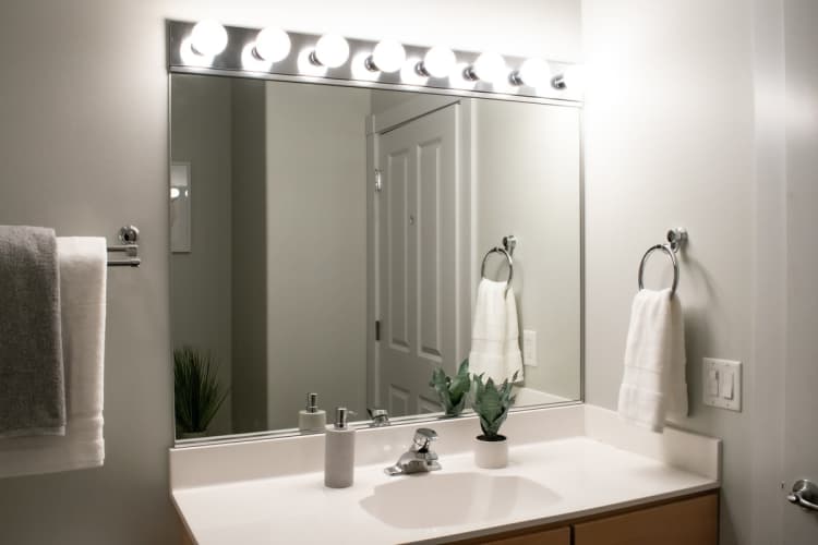 Milwaukee County apartments for rent - image - Bathroom