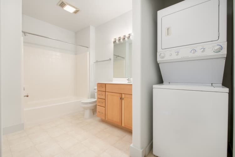 Milwaukee County apartments for rent - image - Bathroom