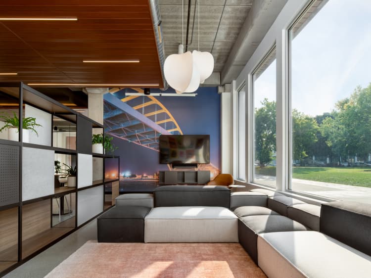 Milwaukee County apartments for rent - image - Lounge / Work Space in Entertainment Lobby