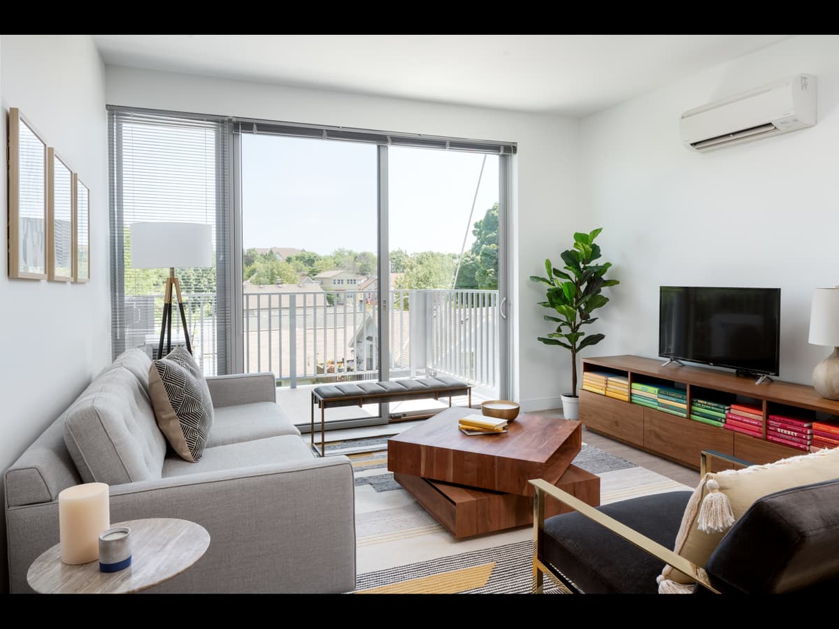 Milwaukee County apartments for rent - image - 2 Bed / 2 Bath - 1,037 SF - Living Room