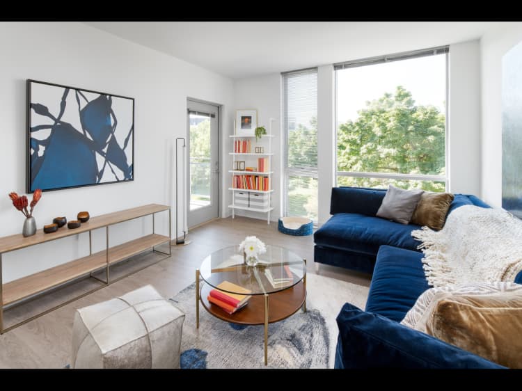 Milwaukee County apartments for rent - image - 1 Bed / 1 Bath - 623 SF - Living Room