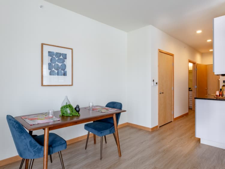 Milwaukee County apartments for rent - image - 1 Bed / 1 Bath - 652 SF - Kitchen & Dining