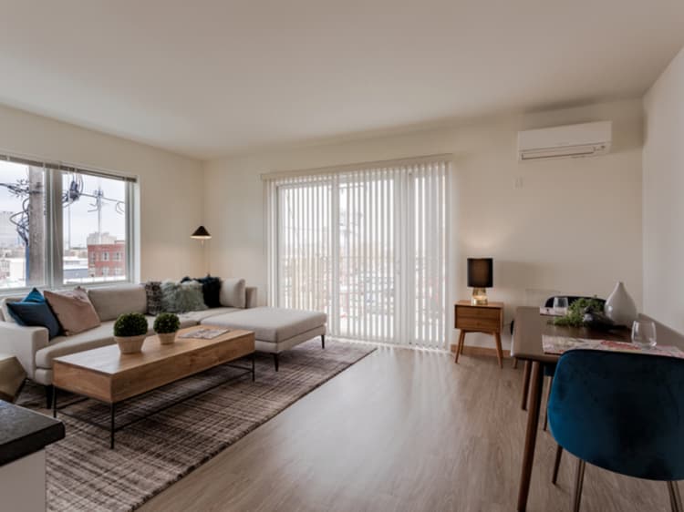 Milwaukee County apartments for rent - image - 1 Bed / 1 Bath - 652 SF - Dining & Living Room