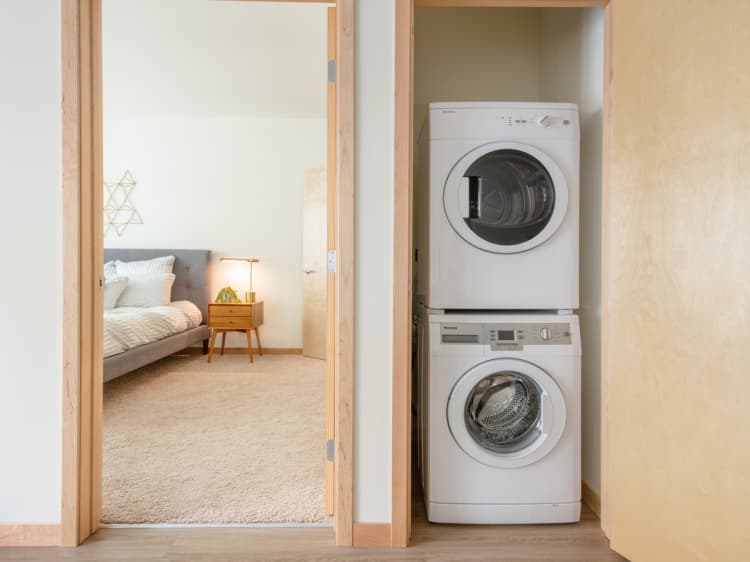 Milwaukee County apartments for rent - image - 1 Bed / 1 Bath - 702 SF - Laundry