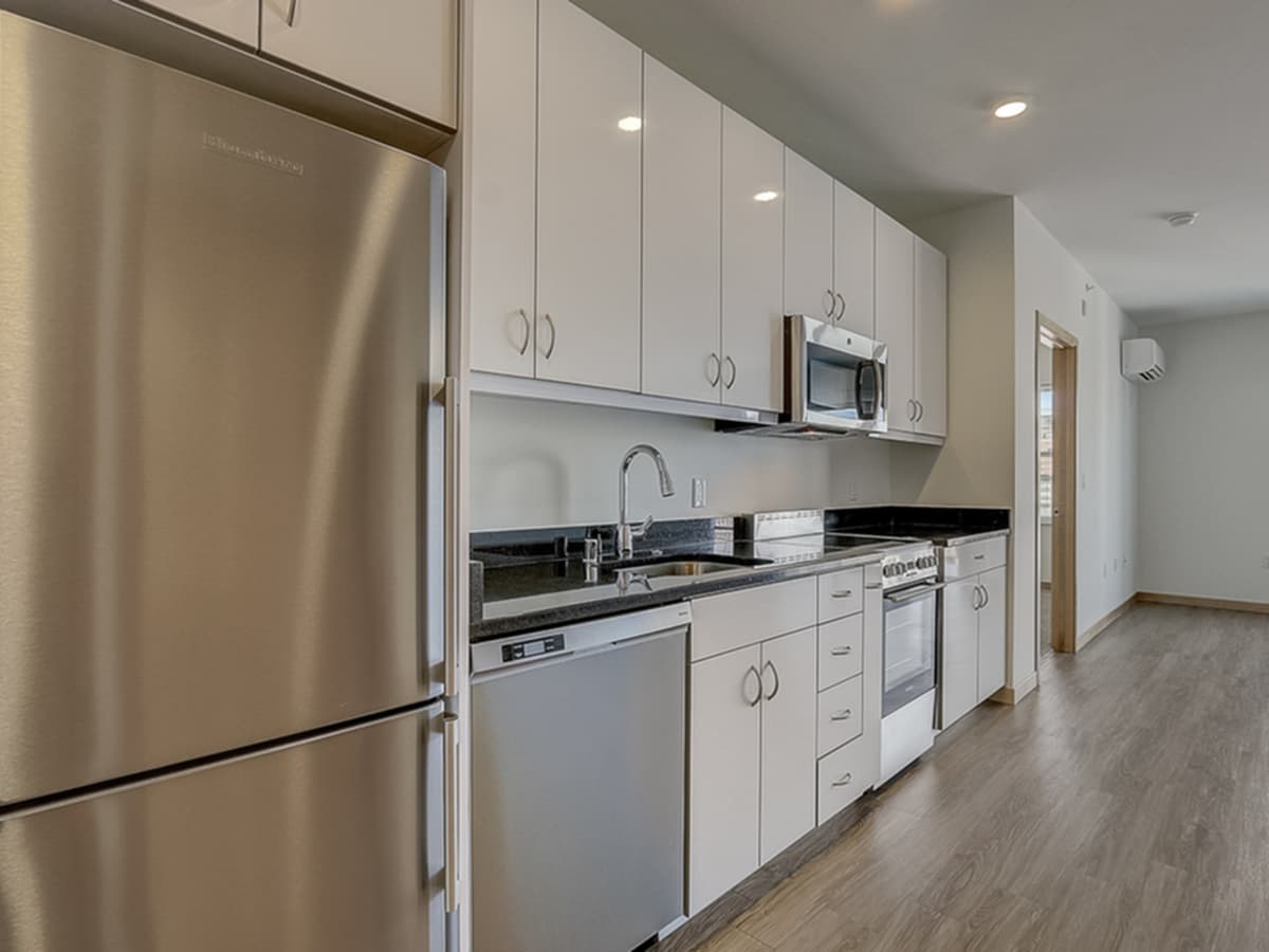 Milwaukee County apartments for rent - image - 1 Bed / 1 Bath - 778 SF - Kitchen