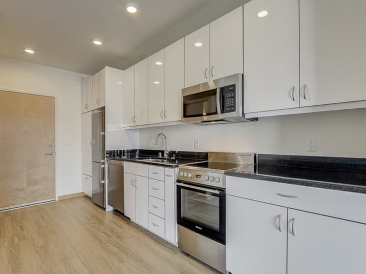 Milwaukee County apartments for rent - image - 1 Bed / 1 Bath - 778 SF - Kitchen