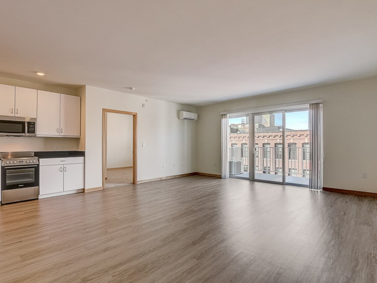Milwaukee County apartments for rent - image - 1 Bed / 1 Bath - 778 SF - Living Room