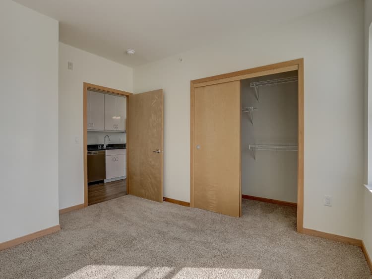 Milwaukee County apartments for rent - image - 1 Bed / 1 Bath - 657 SF - Bedroom
