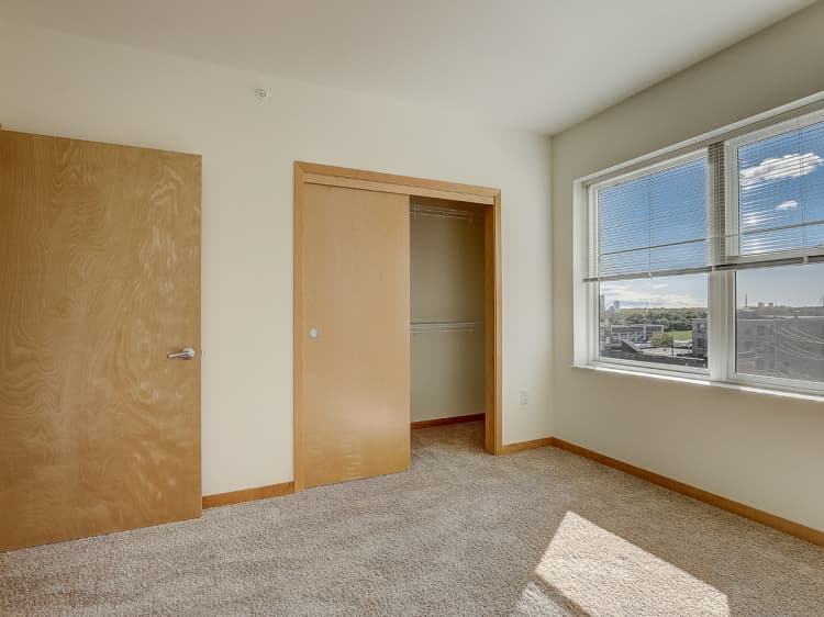 Milwaukee County apartments for rent - image - 1 Bed / 1 Bath - 657 SF - Bedroom
