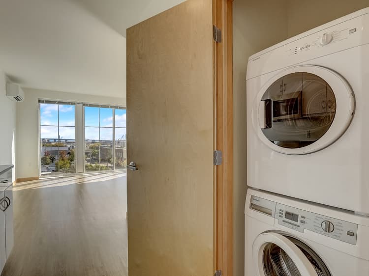 Milwaukee County apartments for rent - image - 1 Bed / 1 Bath - 657 SF - Laundry