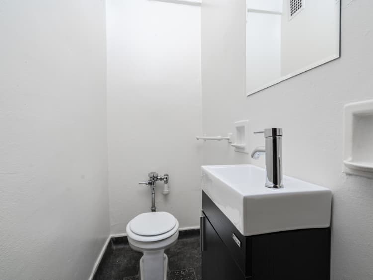 Milwaukee County apartments for rent - image - Renovated Half Bath
