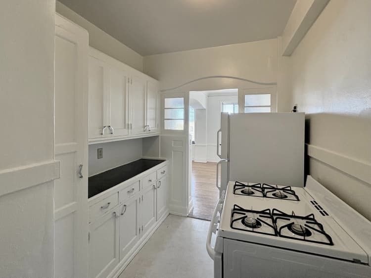 Milwaukee County apartments for rent - image - Classic Kitchen