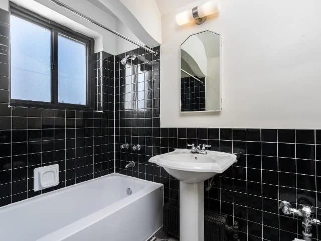 Milwaukee County apartments for rent - image - Viking 2 BR