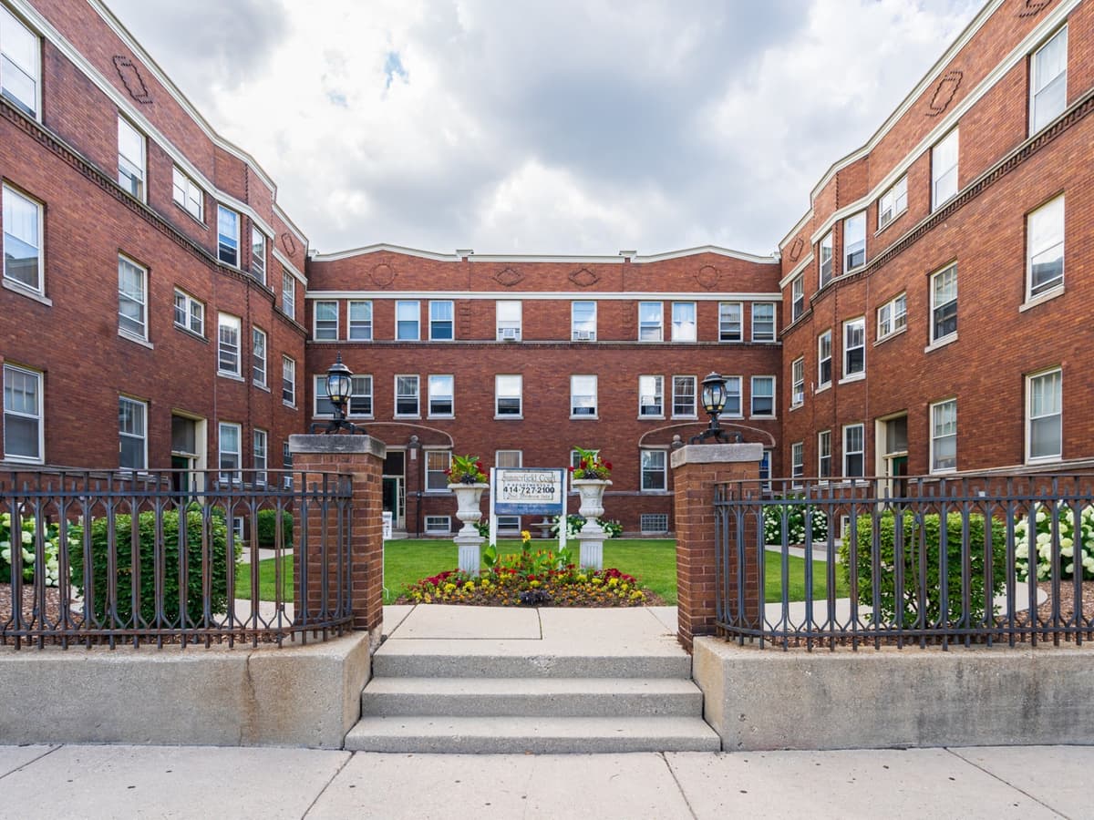 Milwaukee County apartments for rent - image - Building Exterior