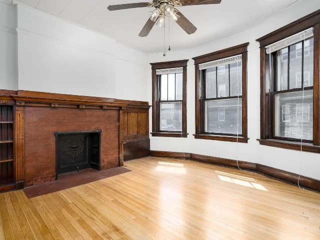 Milwaukee County apartments for rent - image - Living Room