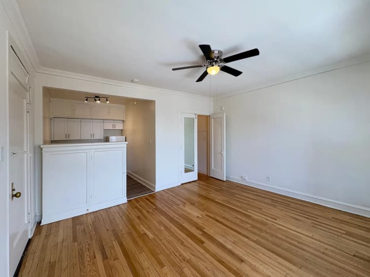 Milwaukee County apartments for rent - image - Ivanhoe - Spacious Living Area