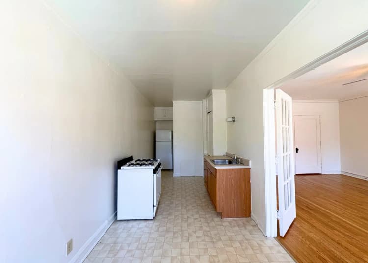 Milwaukee County apartments for rent - image - Ivanhoe - Compact Kitchen Space