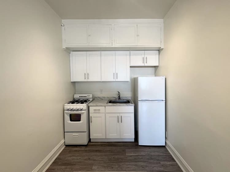 Milwaukee County apartments for rent - image - Ivanhoe - Compact Kitchen