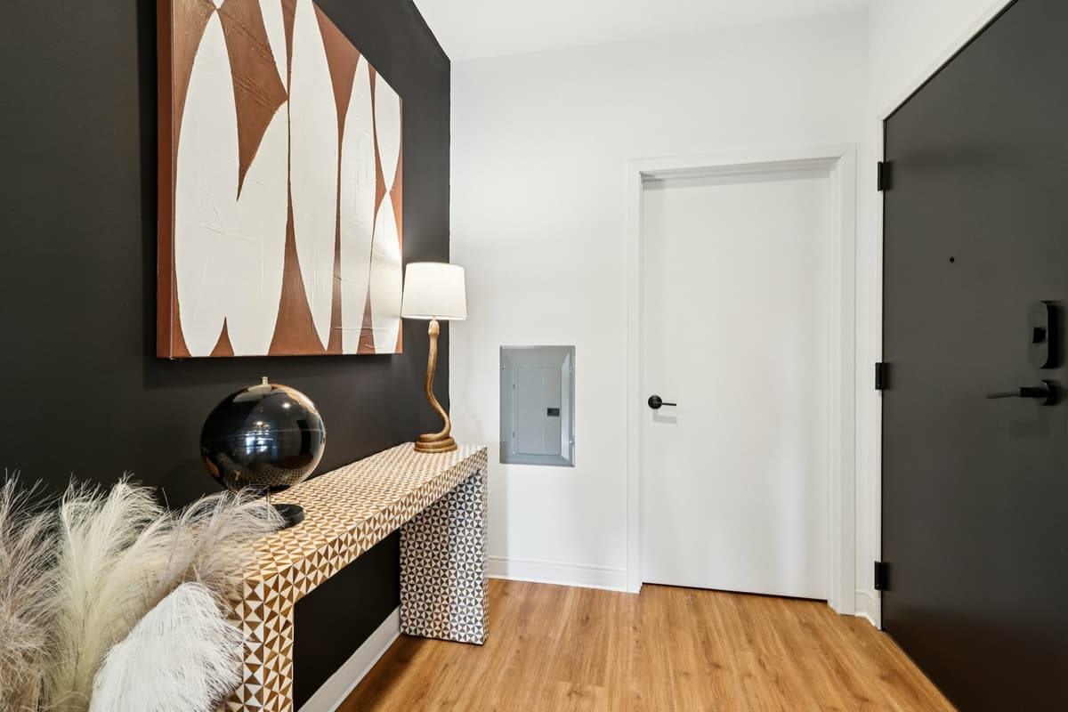 Milwaukee County apartments for rent - image - Capricorn 2 bed, 2 bath + den