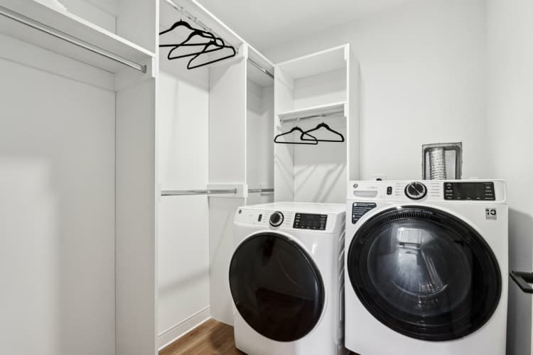Milwaukee County apartments for rent - image - Capricorn 2 bed, 2 bath + den