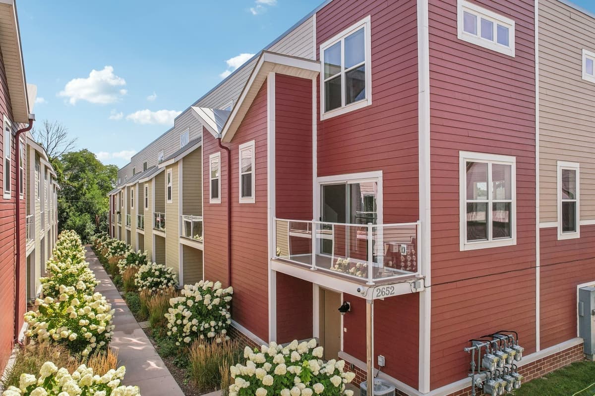 Milwaukee County apartments for rent - image - Row House 31 Exterior