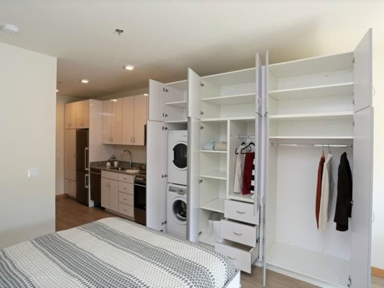 Milwaukee County apartments for rent - image - Traveler Studio - 405 SF