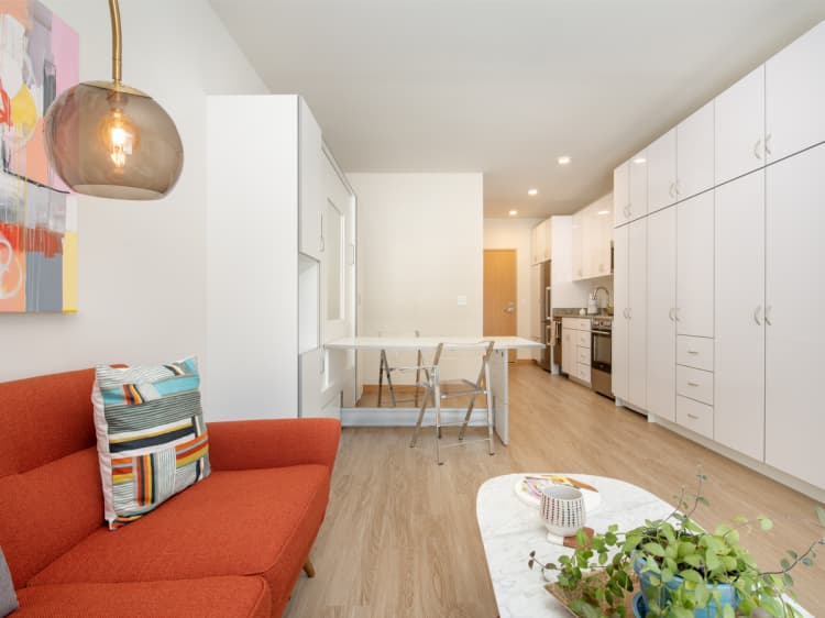 Milwaukee County apartments for rent - image - Traveler Studio - 405 SF