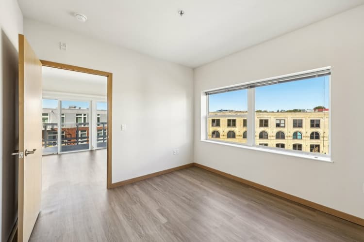 Milwaukee County apartments for rent - image - N Water St-037
