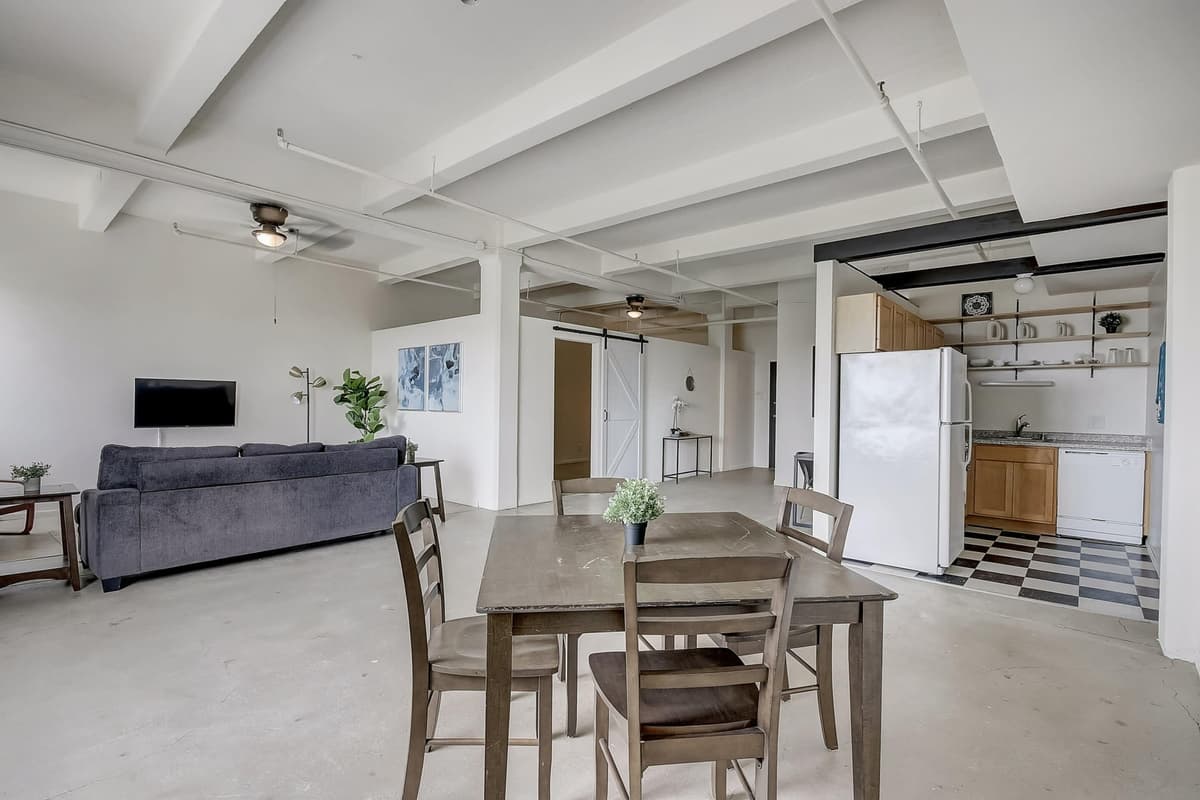 Milwaukee County apartments for rent - image - Natural light & spacious floor plans