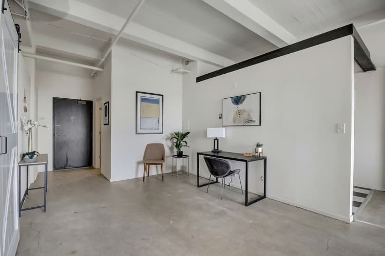 Milwaukee County apartments for rent - image - Apartment Entryway