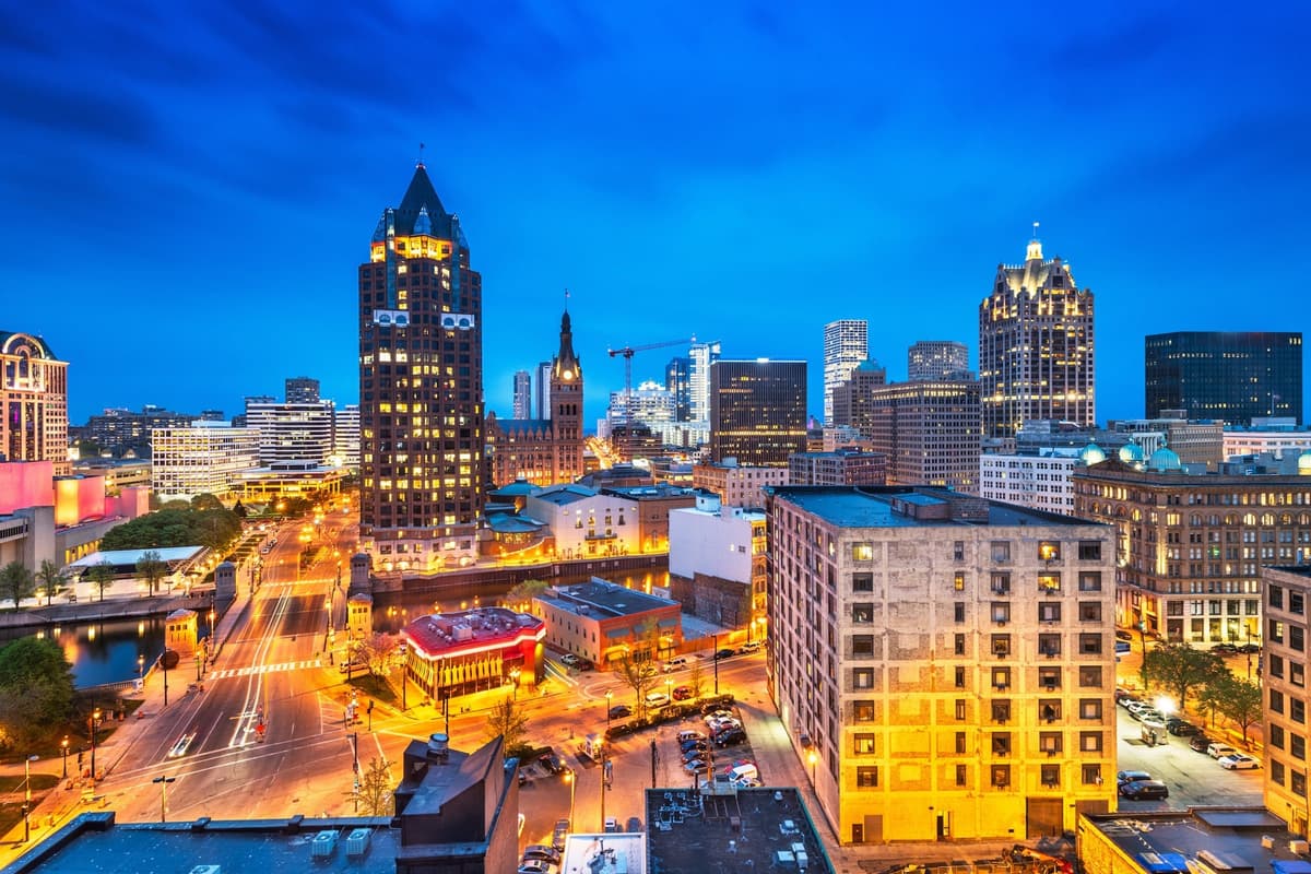 Milwaukee County apartments for rent - image - Riverside Lofts skyline