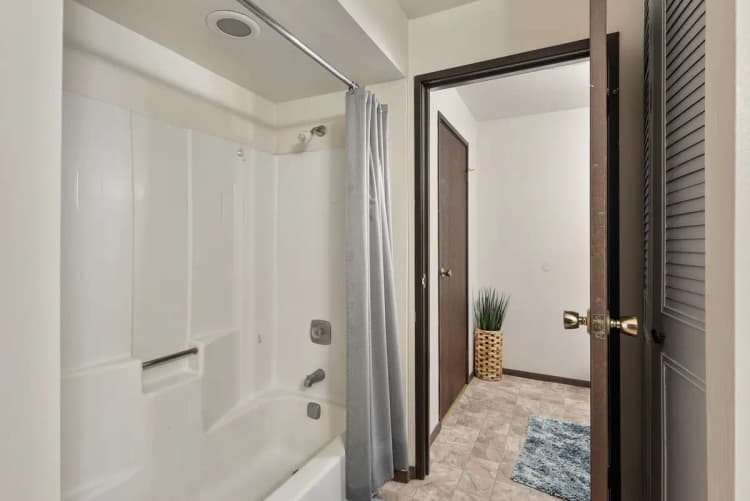 Milwaukee County apartments for rent - image - 7900-Harwood-Ave-Jan-2022-5.jpg