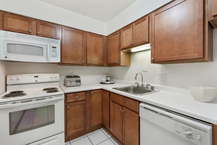 Milwaukee County apartments for rent - image - 3575-N-Oakland-Ave-310-4.jpg