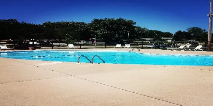 Milwaukee County apartments for rent - image - wildwood-preserve-pool290311-1920w.webp