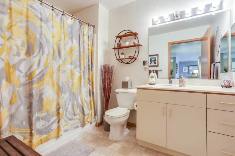 Milwaukee County apartments for rent - image - CW+-+Bathrm-1920w.webp