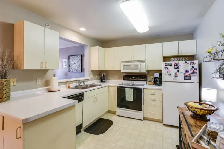 Milwaukee County apartments for rent - image - CW-+Unit+Kitchen-1920w.webp