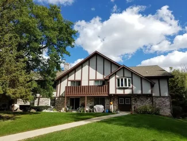 Milwaukee County apartments for rent - Property image - English Meadows Apartment Homes - 1