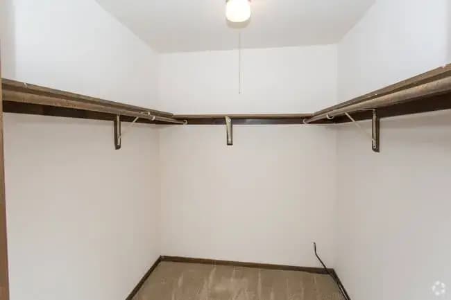Milwaukee County apartments for rent - image - english-meadows-interior878201-1920w.webp