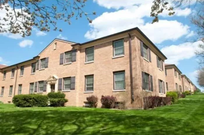 Milwaukee County apartments for rent - Property image - Longfellow Garden Apartment Homes - 3