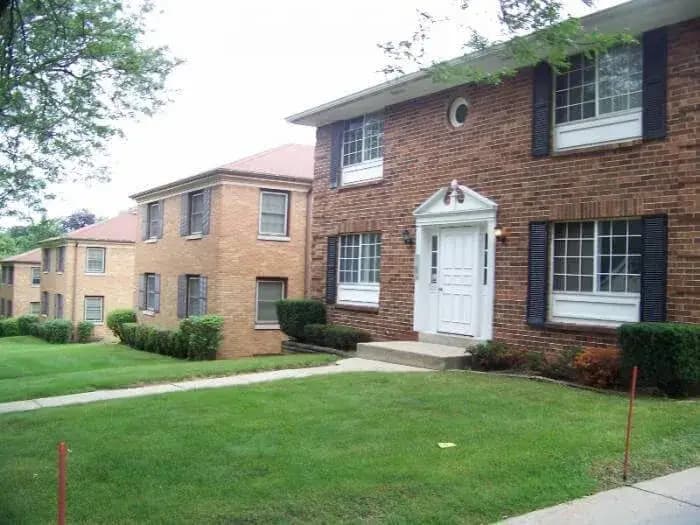 Milwaukee County apartments for rent - Property image - Longfellow Garden Apartment Homes - 3