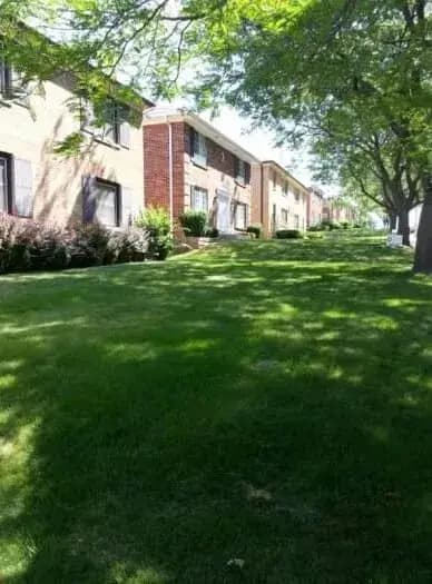 Milwaukee County apartments for rent - image - longfellow-exterior482238-1920w.webp