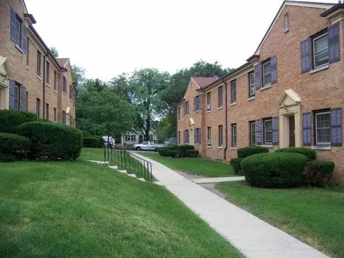 Milwaukee County apartments for rent - image - longfellow-exterior82238-1920w.webp