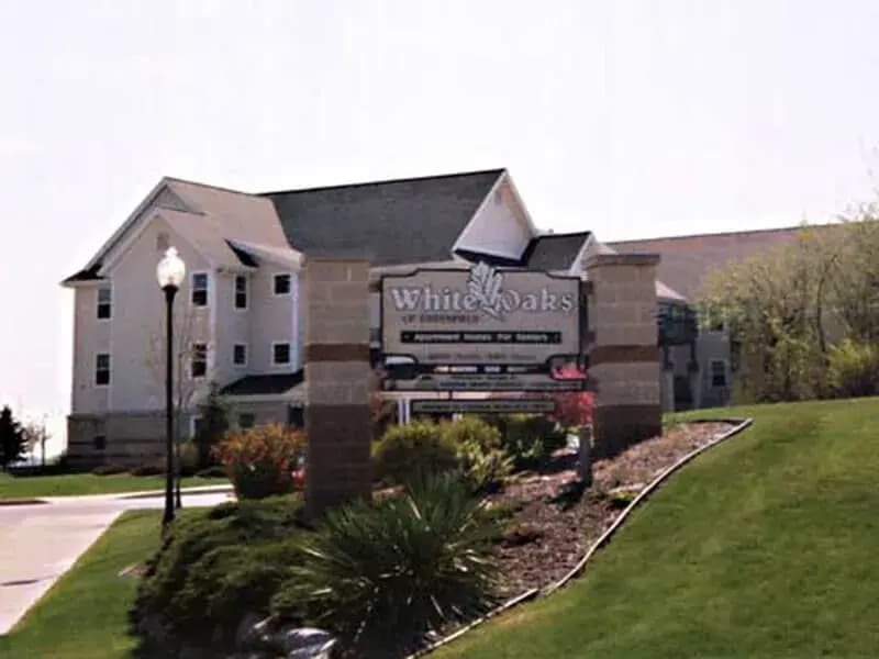 Milwaukee County apartments for rent - Property image - White Oaks Apartment Homes - 3