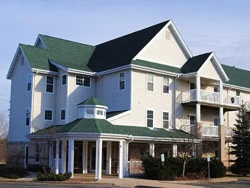 Milwaukee County apartments for rent - Property image - White Oaks Apartment Homes - 1