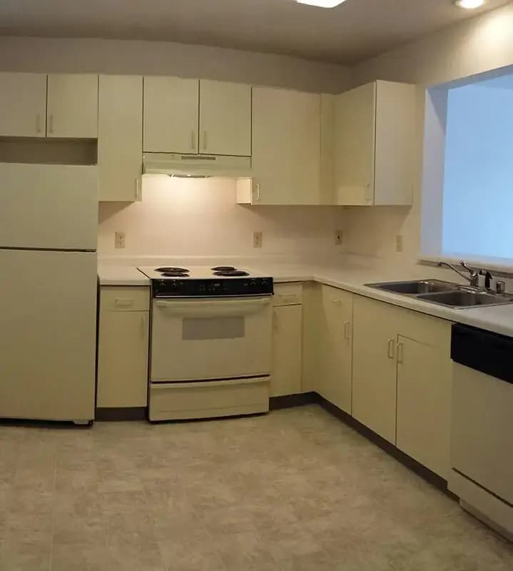 Milwaukee County apartments for rent - image - white-oaks-kitchen272745-1920w.webp