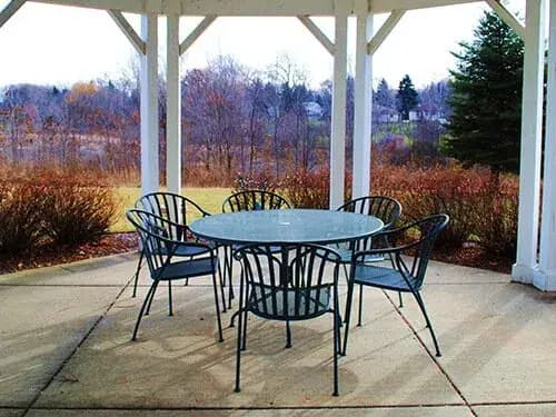 Milwaukee County apartments for rent - image - white-oaks-patio29763-1920w.webp