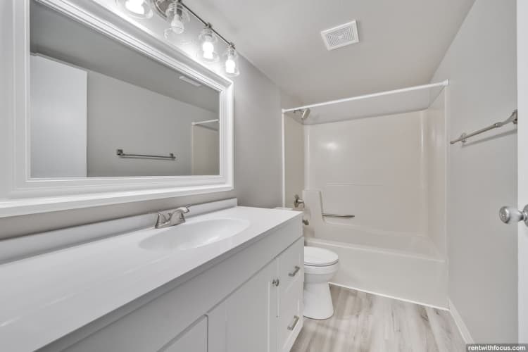 Milwaukee County apartments for rent - image - large (34).jpg