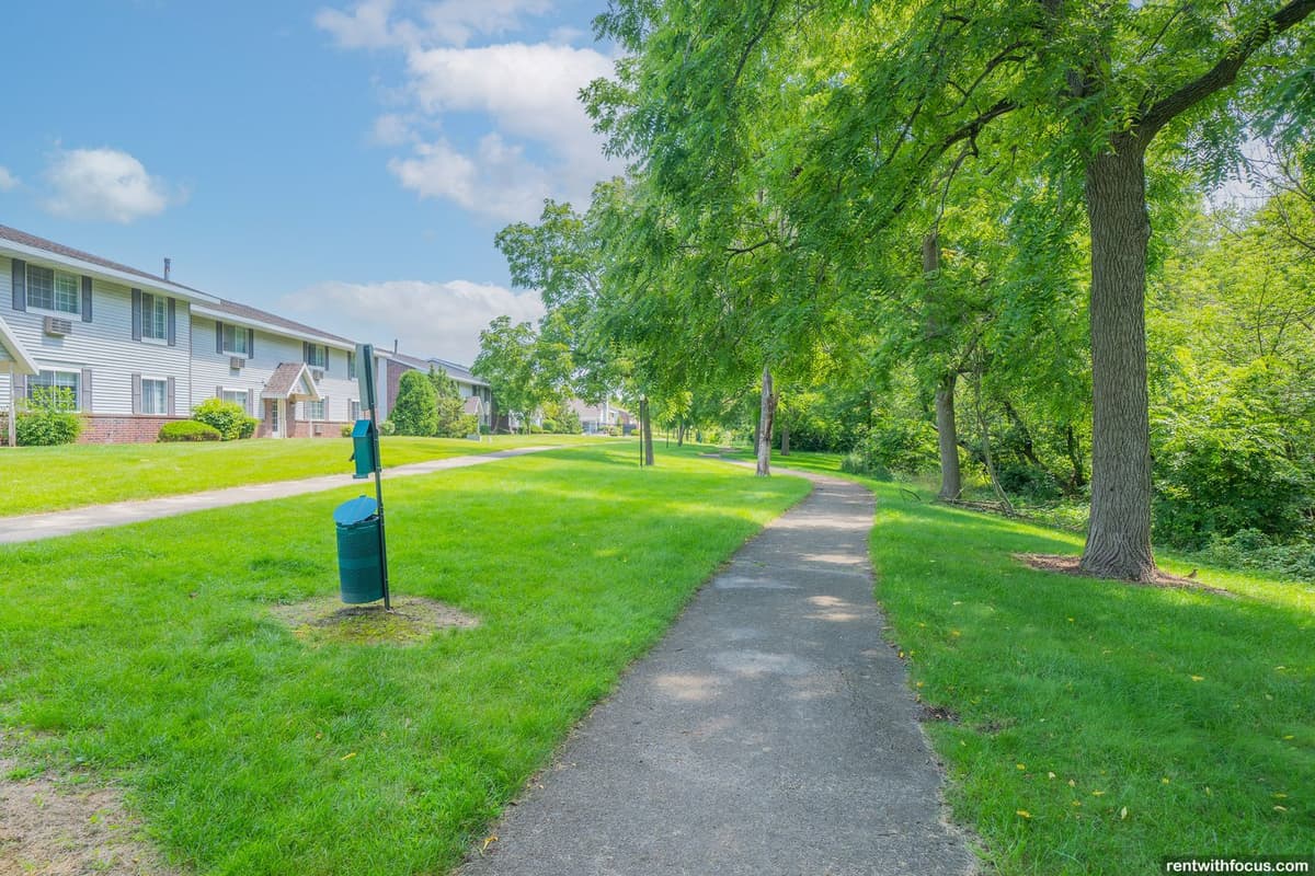 Milwaukee County apartments for rent - image - large (15).jpg
