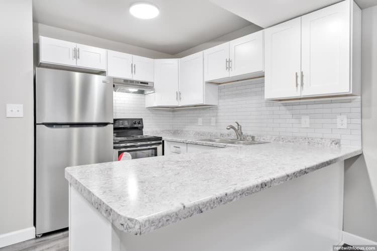 Milwaukee County apartments for rent - image - large (22).jpg