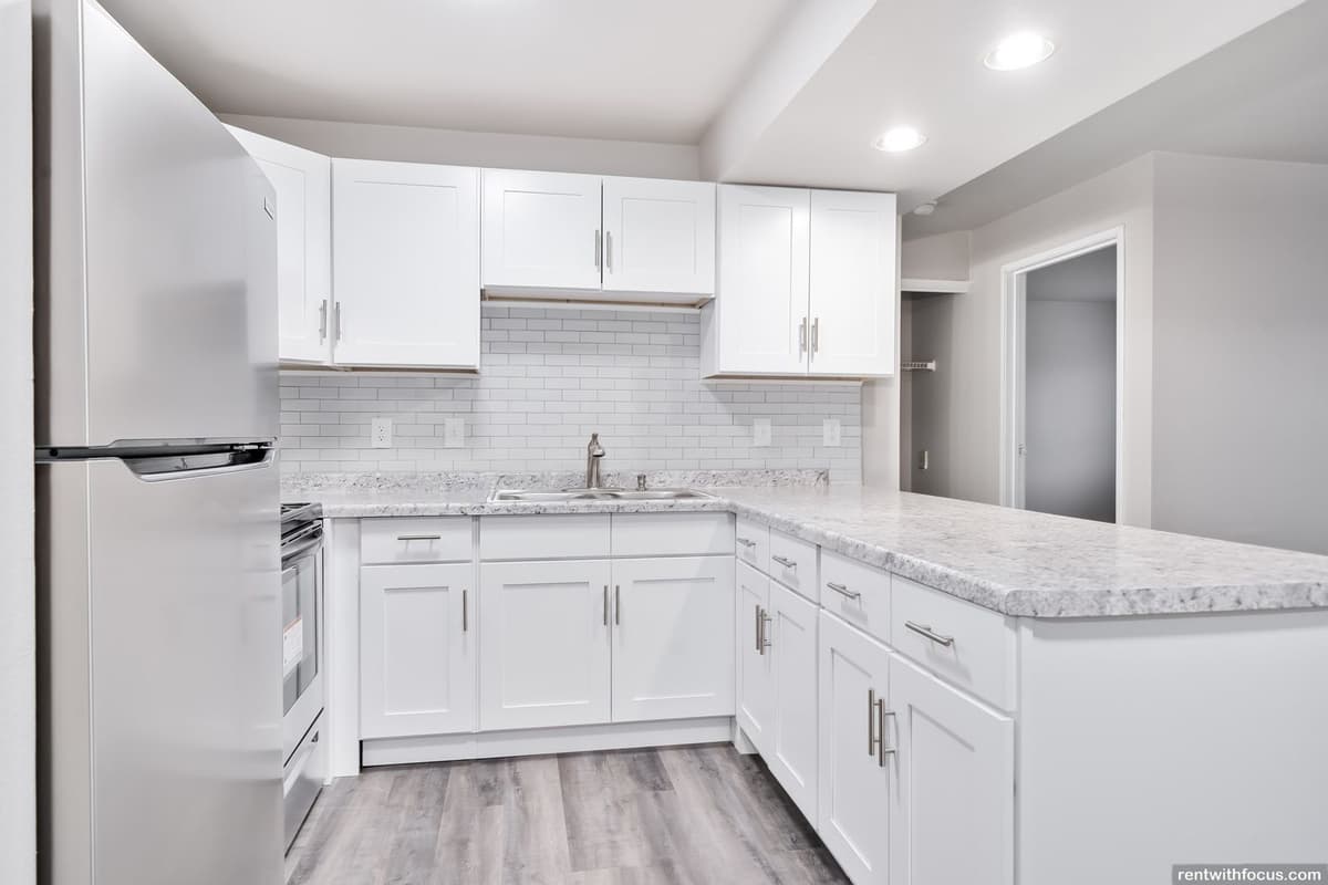 Milwaukee County apartments for rent - image - large (23).jpg